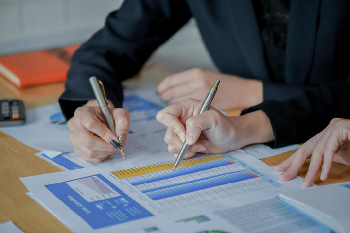 A No-Nonsense Guide to Building Your First Monthly Budget
