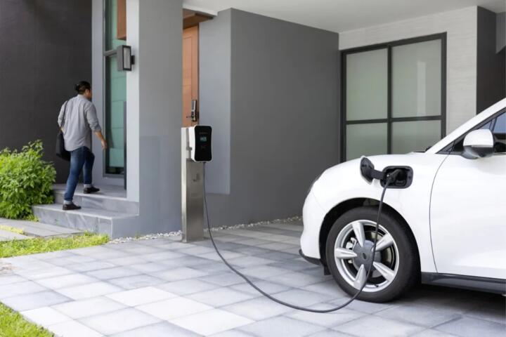 Simple Habits That Prevent Your Car Battery From Dying