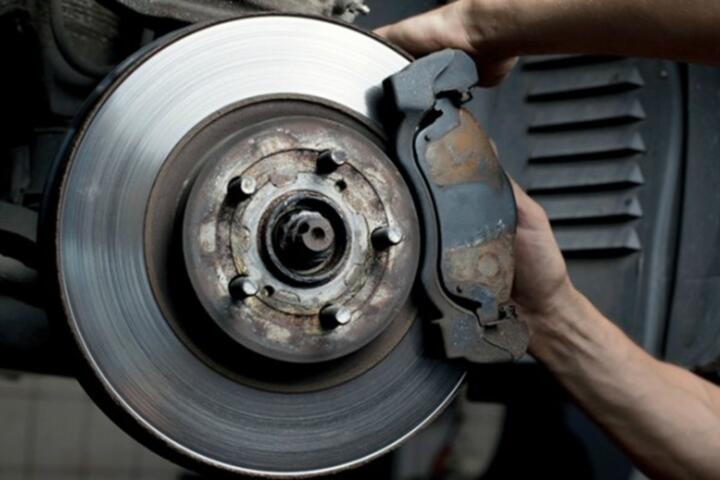 Brake Pad Wear: Minimum Thickness Explained